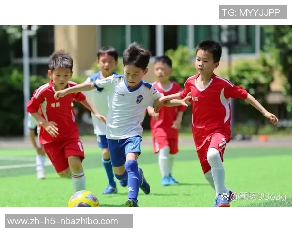 足球游学之旅:在绿茵场上追逐梦想与成长的精彩体验 足球游学之旅:在绿茵场上追逐梦想与成长的精彩体验